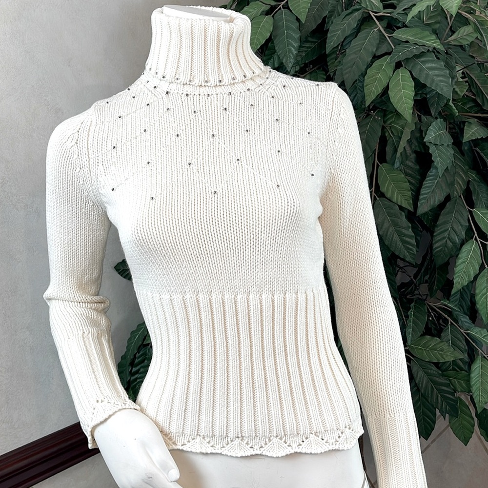 THE LIMITED CREAM BEAD EMBELLISHED TURTLENECK